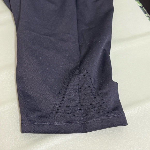 PINK Sport Victoria's Secret Black Athletic Shorts - Picture 6 of 6